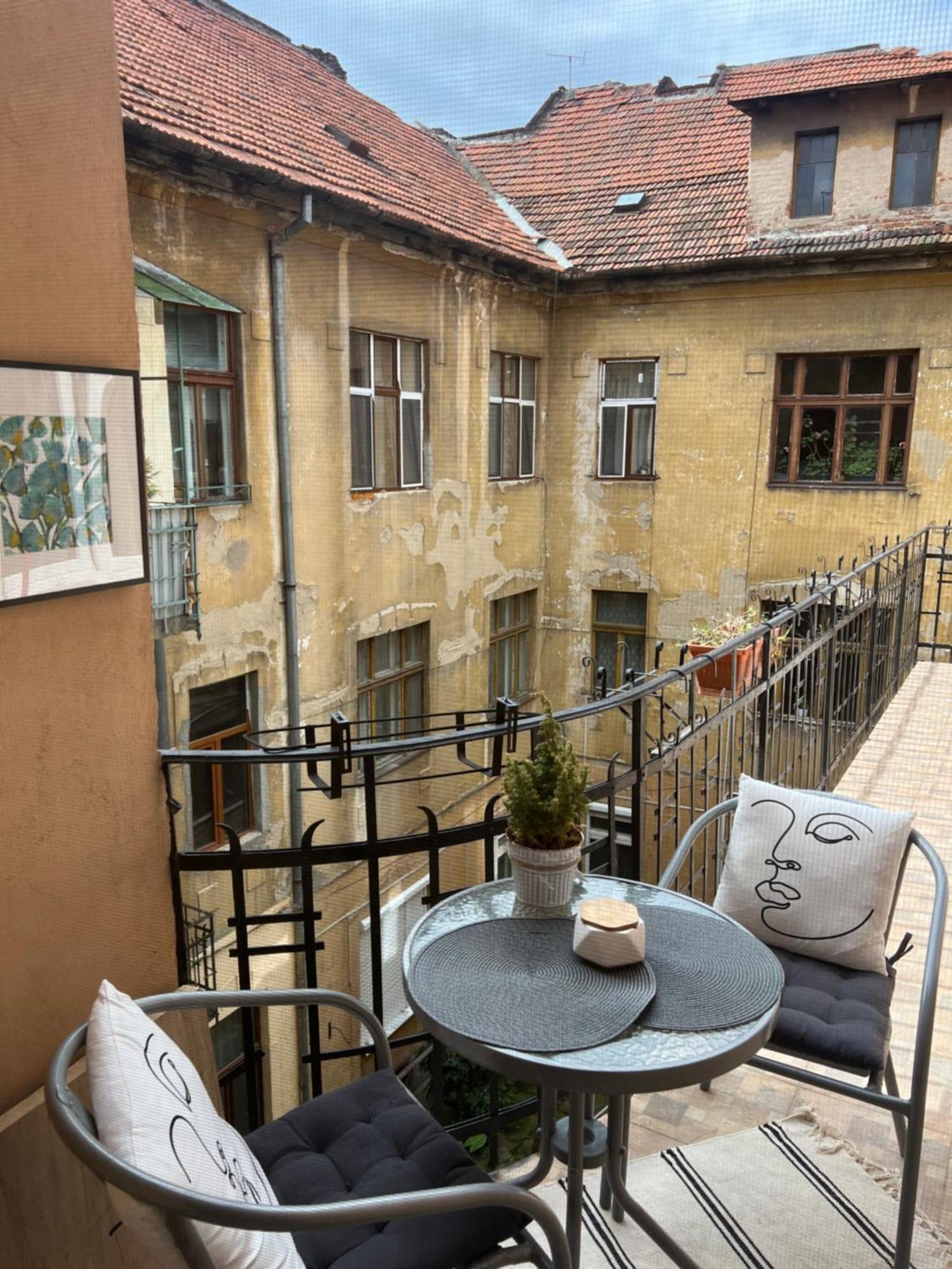 La Strada Central Apartament Oradea Exteriör bild
